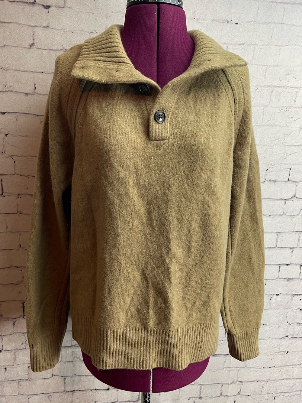 Banana Republic size Large tan woolen button sweater